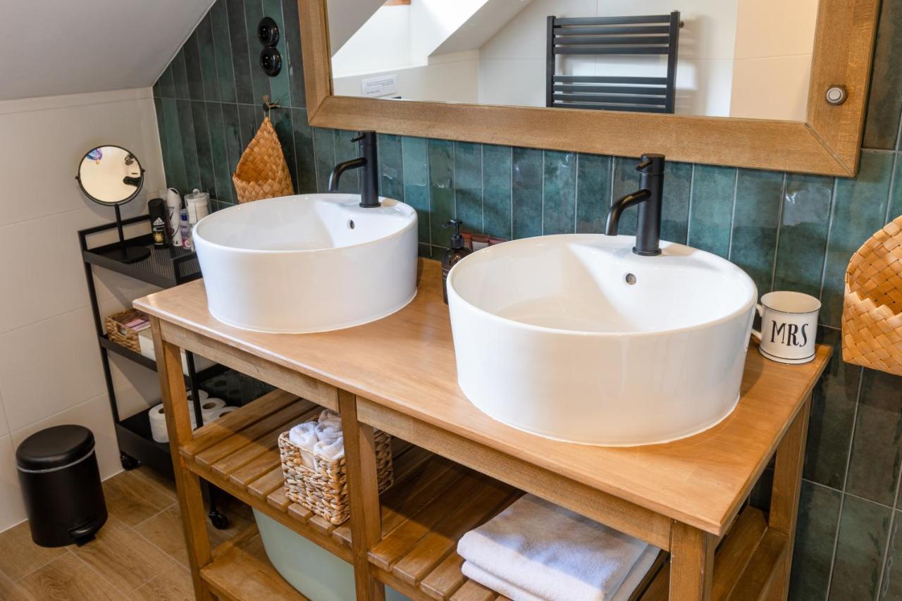 Bohemian Chic 2 Bedroom 2 Bathroom Loft With Hanging Chair * Praha