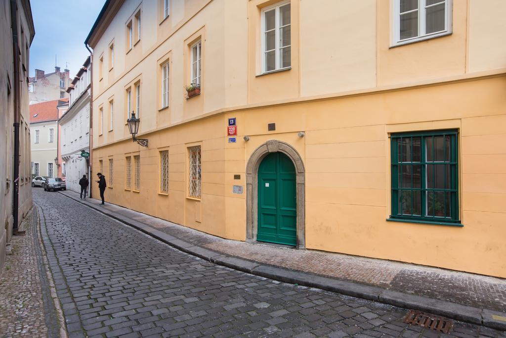 Bohemian Chic 2 Bedroom 2 Bathroom Loft With Hanging Chair Apartmán Praha