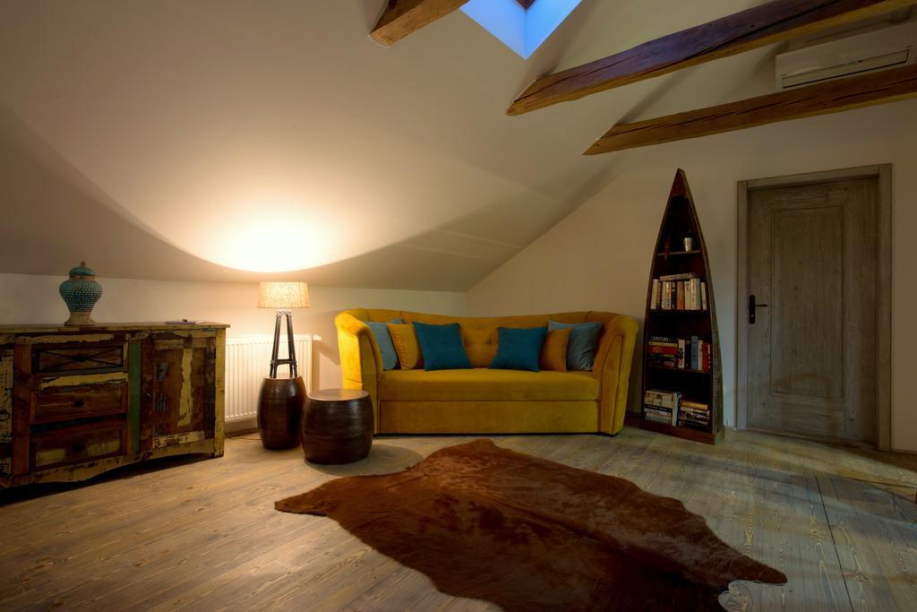 Bohemian Chic 2 Bedroom 2 Bathroom Loft With Hanging Chair Praha