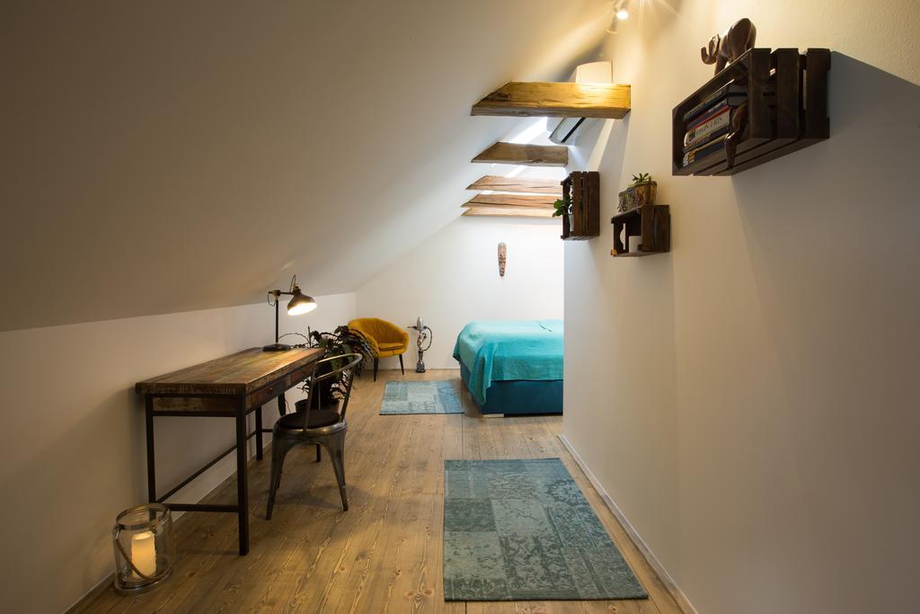 Bohemian Chic 2 Bedroom 2 Bathroom Loft With Hanging Chair Apartmán Praha