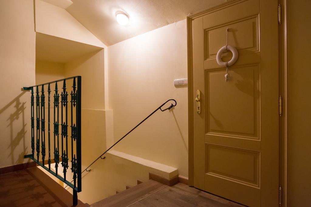 Bohemian Chic 2 Bedroom 2 Bathroom Loft With Hanging Chair Apartmán Praha